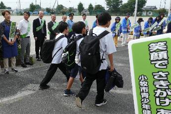 令和8年度前期 岩崎中学校でのあいさつ運動の様子