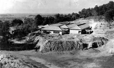 建設直後の小牧中学校の写真