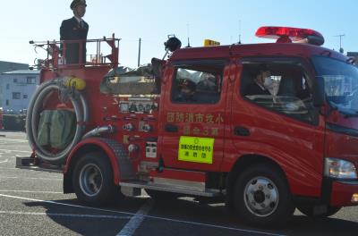 消防出初式での車両分列