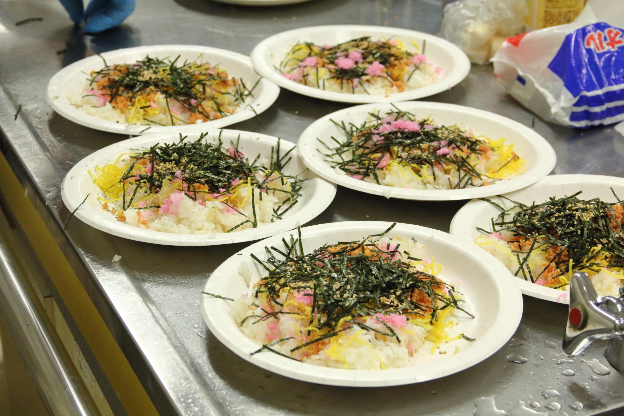 災害食を作っている写真1