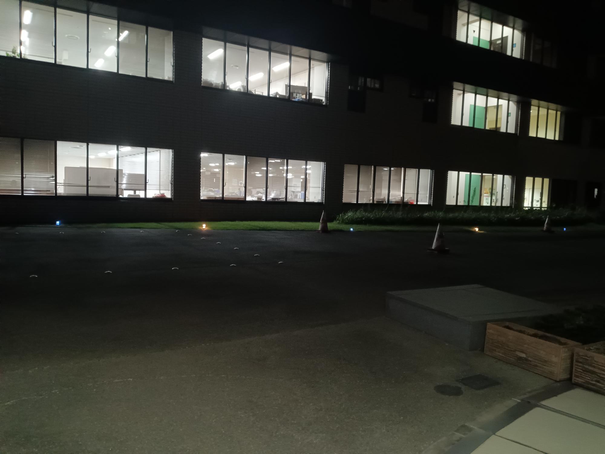 市役所東庁舎よこ