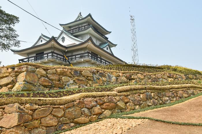 第3－1工区整備工事で復元した石垣と玉石敷
