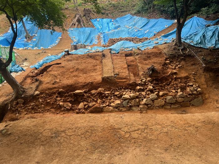 発掘された石垣